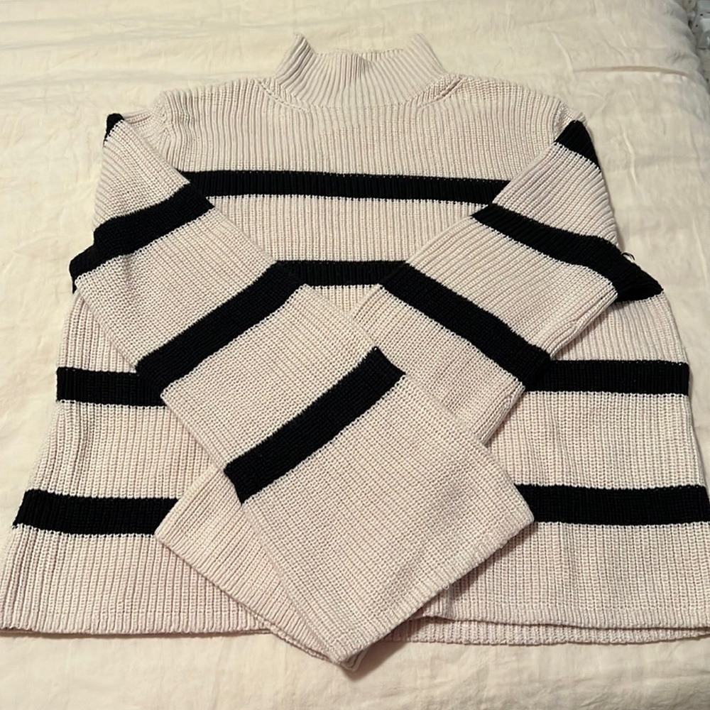 Banana republic white and black stripped sweater
